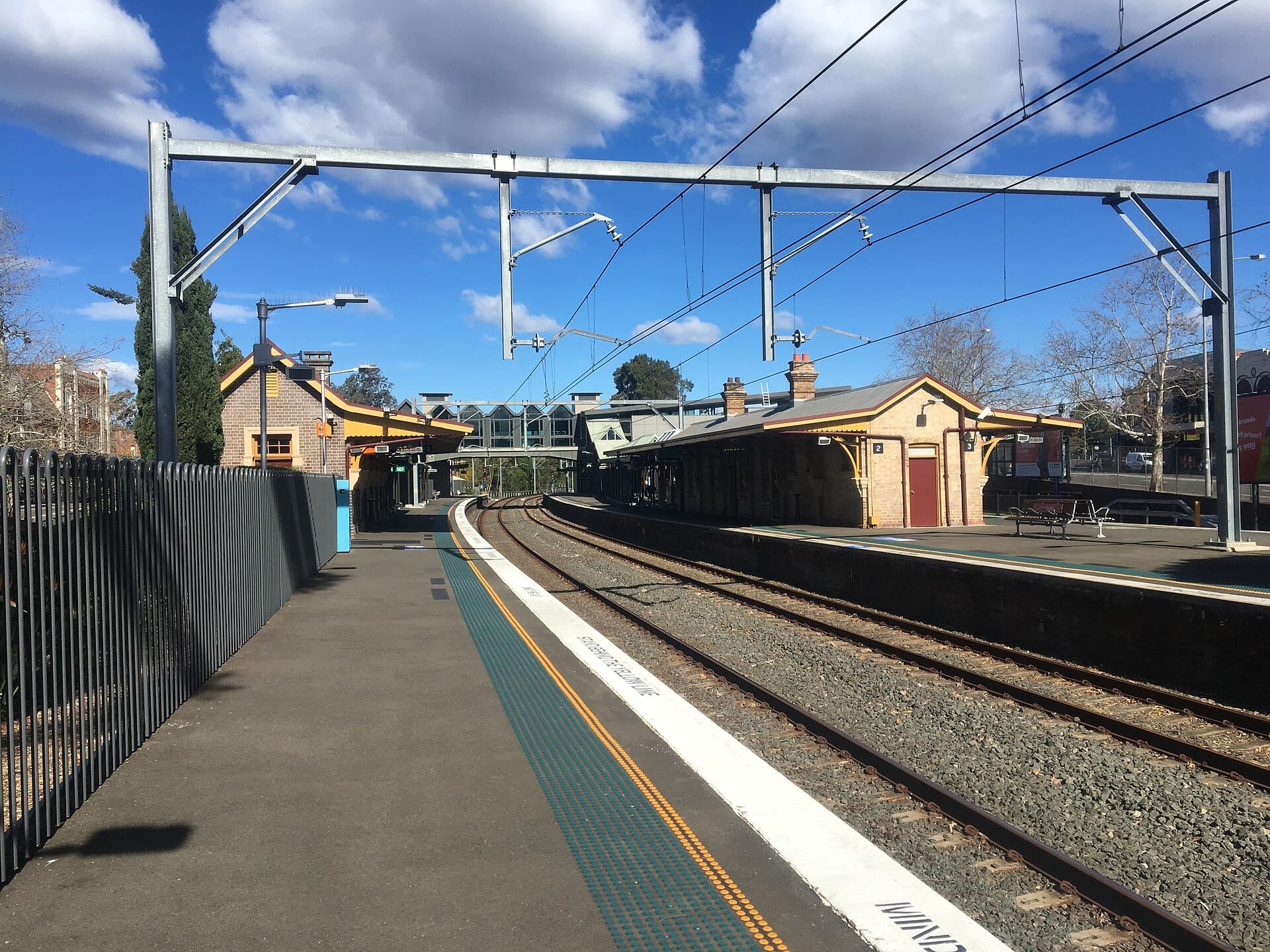 Lindfield railway station and village for local HelloTech family Wi-Fi and computer help